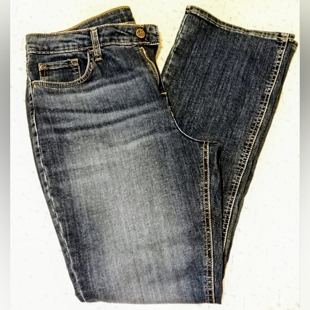 LEE midrise, regular fit bootcut jeans size 14M